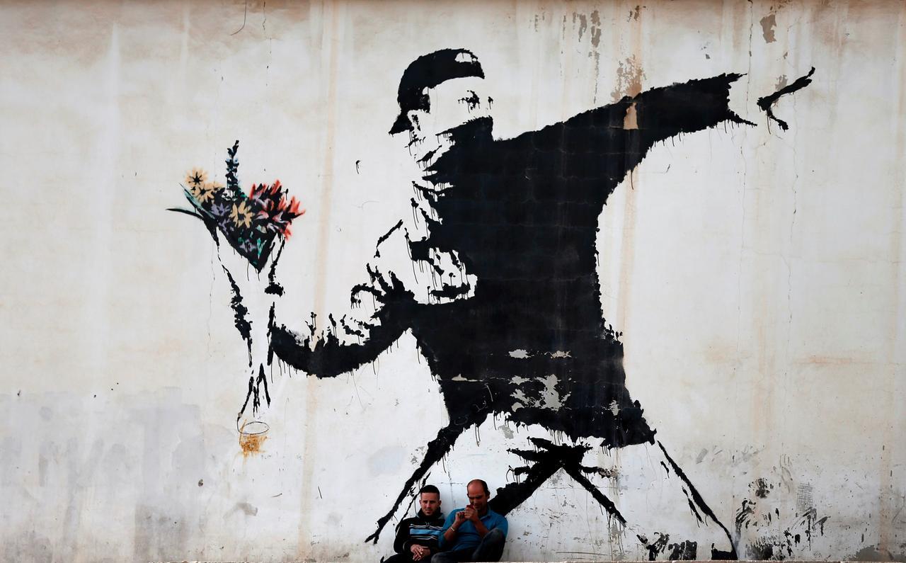 Banksy sbarca ai Petali: un viaggio a 360 gradi tra le opere dell’artista