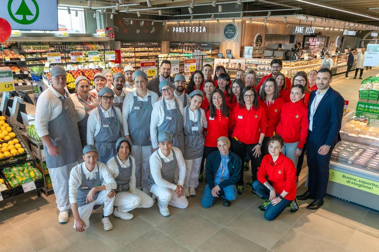 Lo staff dell'Eurospar di Nonantola