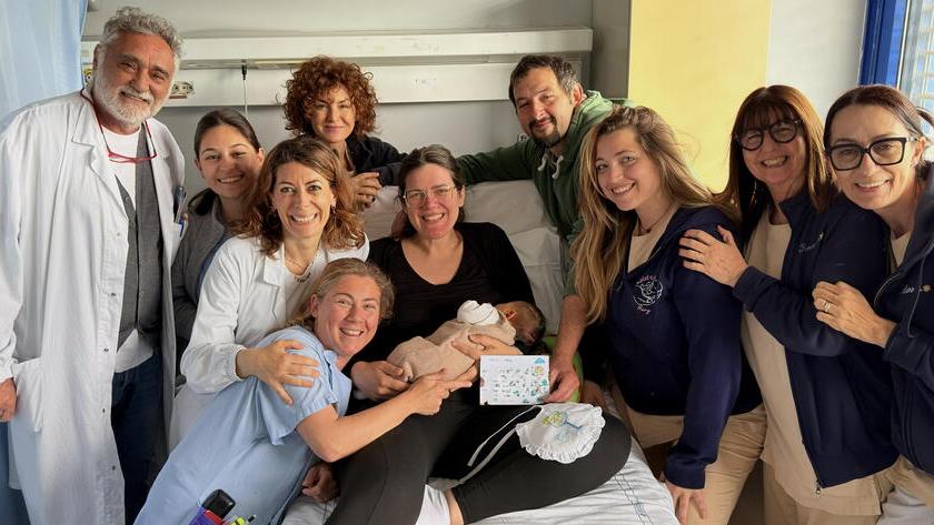 Lo staff con la mamma e il piccolo