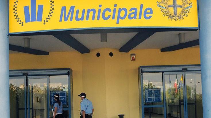 «Meno vigili in ufficio, più nelle strade»