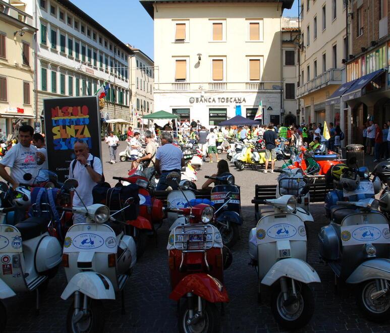 Pontedera, il Vespa Club dei record: 40 anni e non sentirli