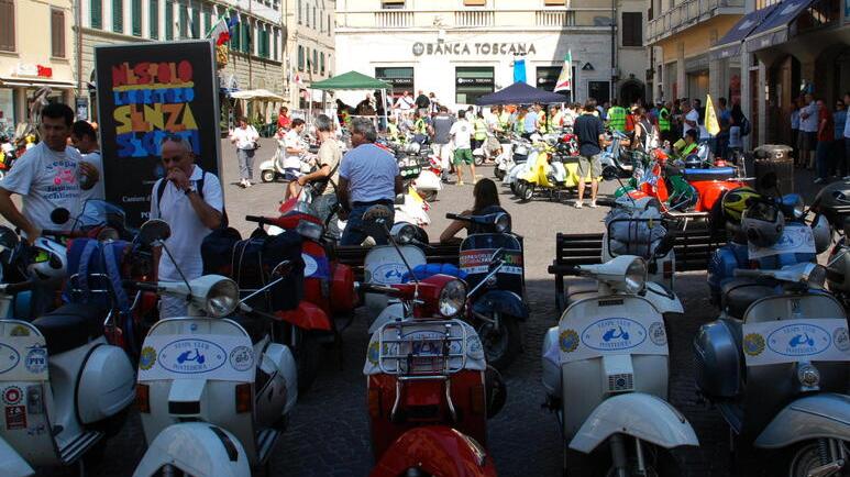 Pontedera, il Vespa Club dei record: 40 anni e non sentirli