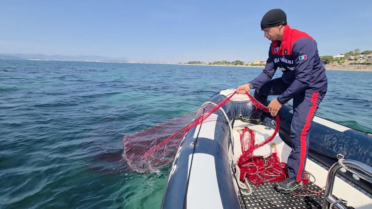 Pesca illegale, rimossi tre chilometri di reti abusive dai fondali – L’operazione dei carabinieri