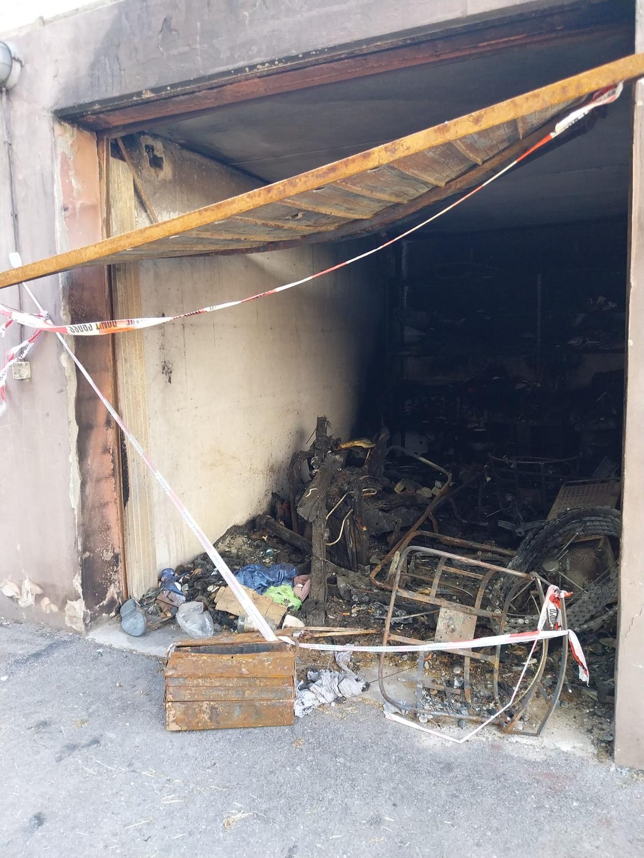 Incendi, spaccio e violenza. La testimonianza da via Paradisi: «Qualche notte fa stavamo andando a fuoco: abitando qui si rischia la vita»