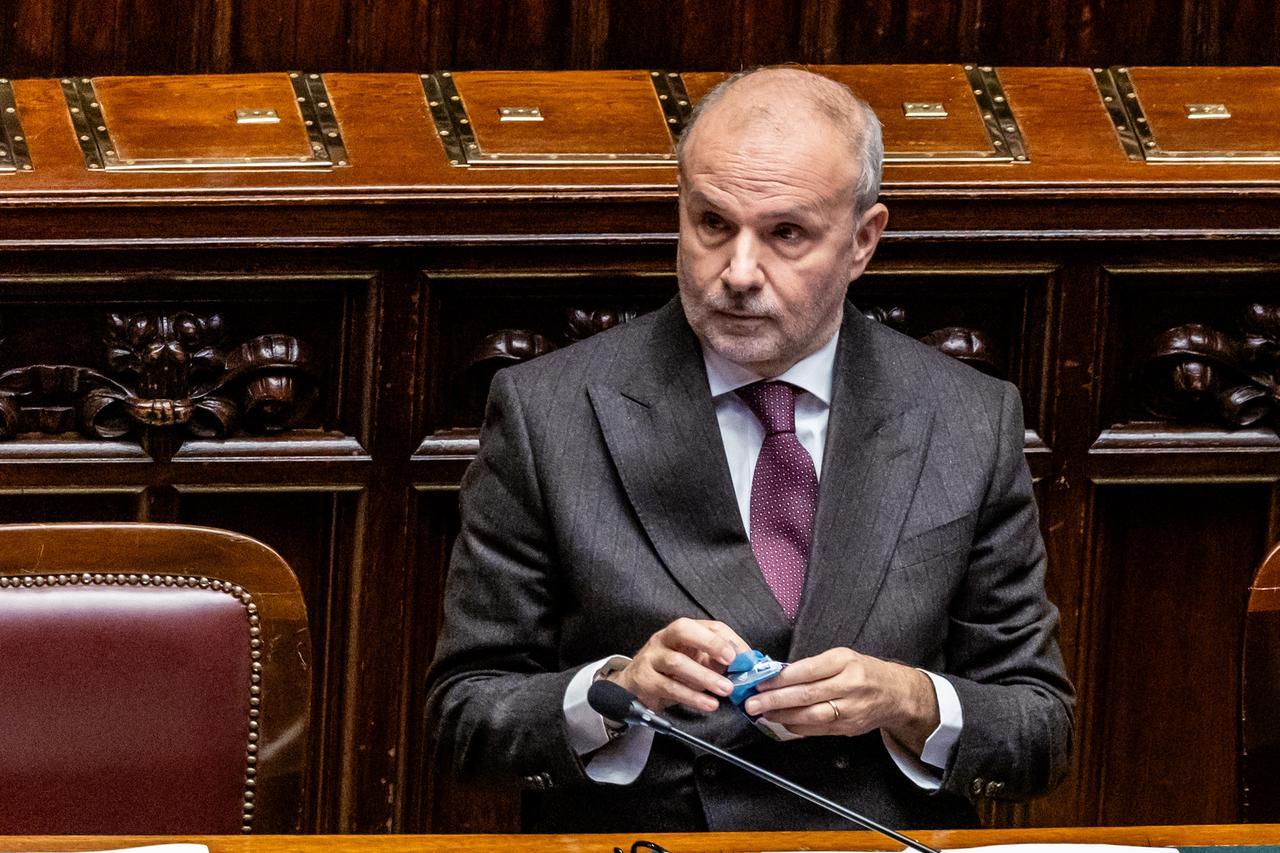 Riforma sanità, i medici di famiglia potranno diventare dipendenti pubblici: si punta su Case di comunità e territorio – Cosa prevede il testo