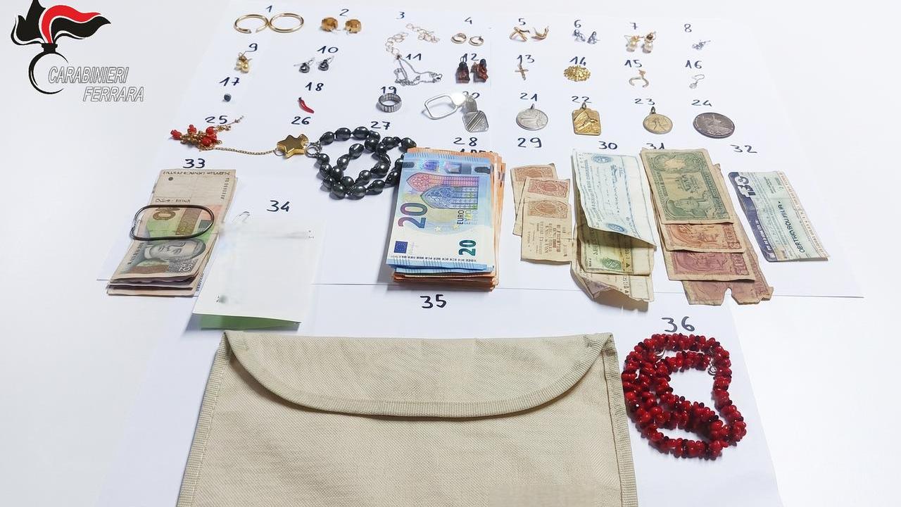 Ferrara, due anziani truffati in poche ore: arrestato un 33enne