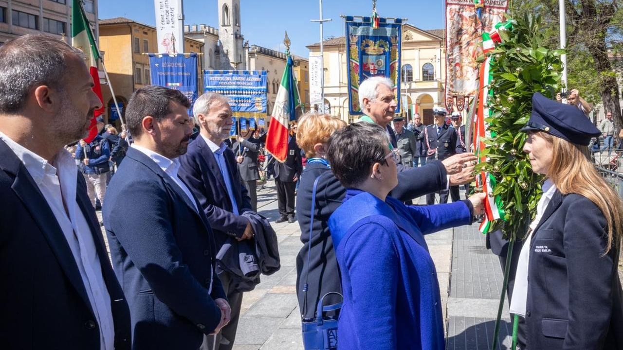 Scurati in piazza Martiri del 7 Luglio. Ecco cosa succederà domani a Reggio tra cerimonie, incontri e passeggiate
