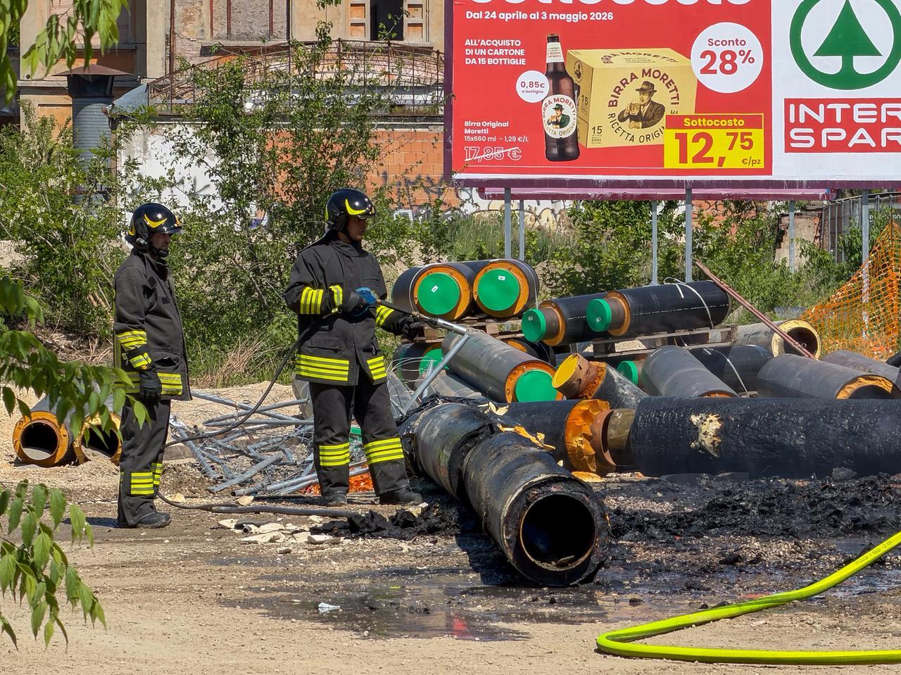 Incendio al cantiere del nuovo palazzetto dello sport di Ferrara