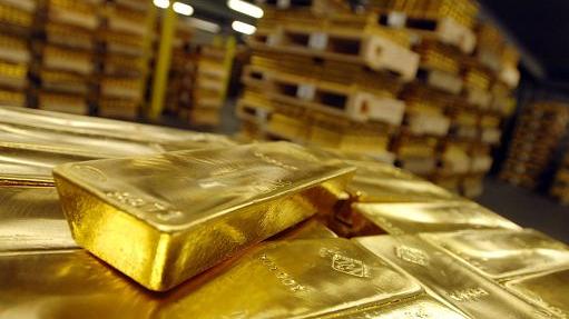 Compra una cassaforte per 15 euro, trova un lingotto d’oro che vale migliaia di euro – La scoperta choc può cambiargli la vita