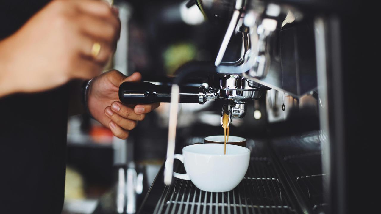 A Ferrara l’espresso è “d’argento”. Solo a Bolzano si spende di più