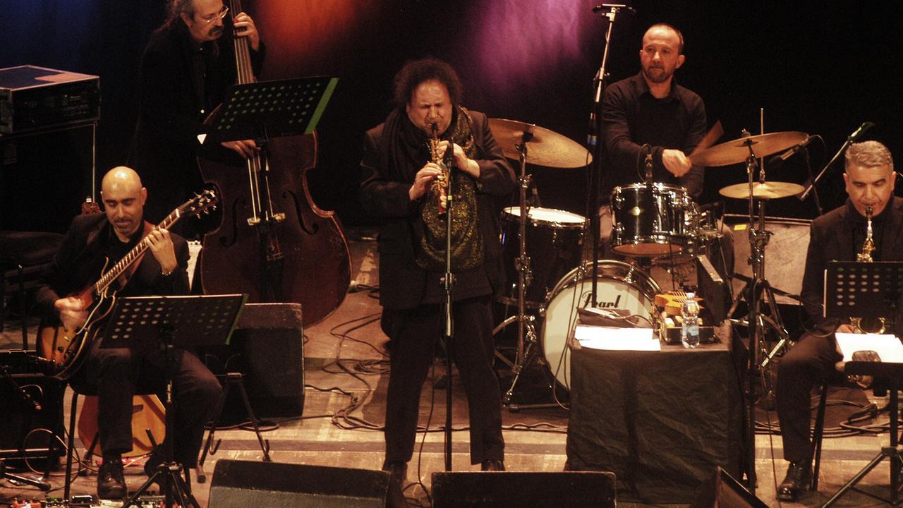 Enzo Avitabile: «Pino Daniele, James Brown, Luigi Lai: vi racconto la mia vita in musica»