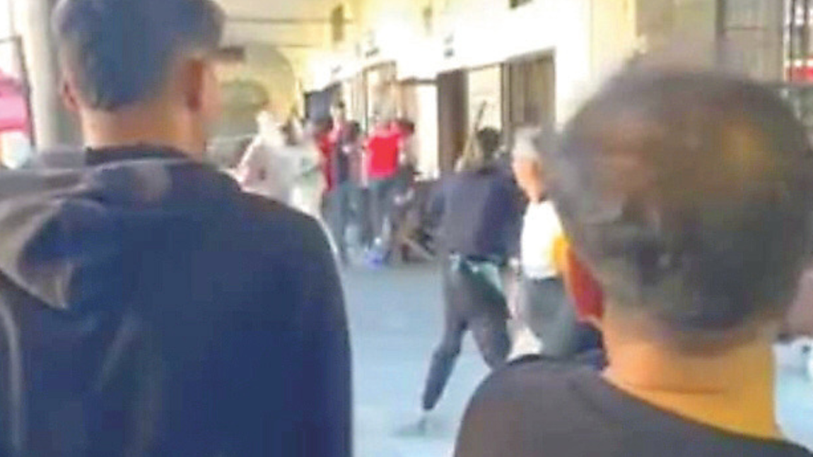 Un'immagine della rissa