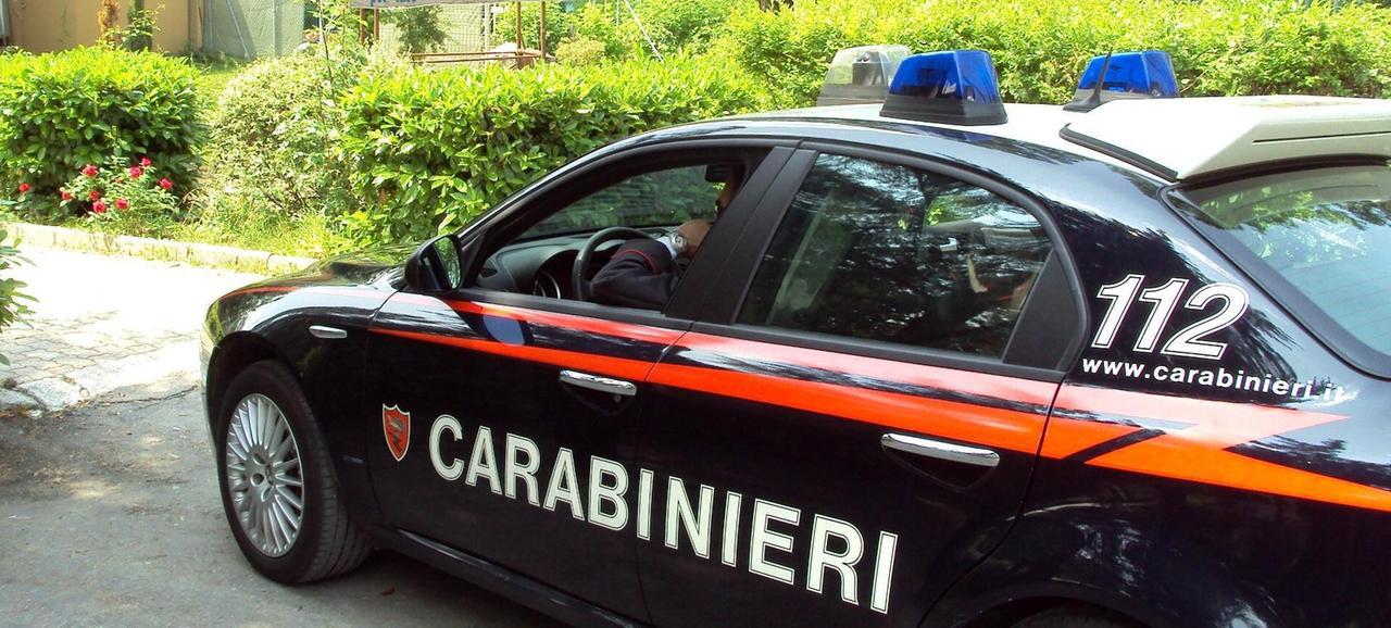 Aggredisce un collega durante la lite e gli morde un dito: denunciato