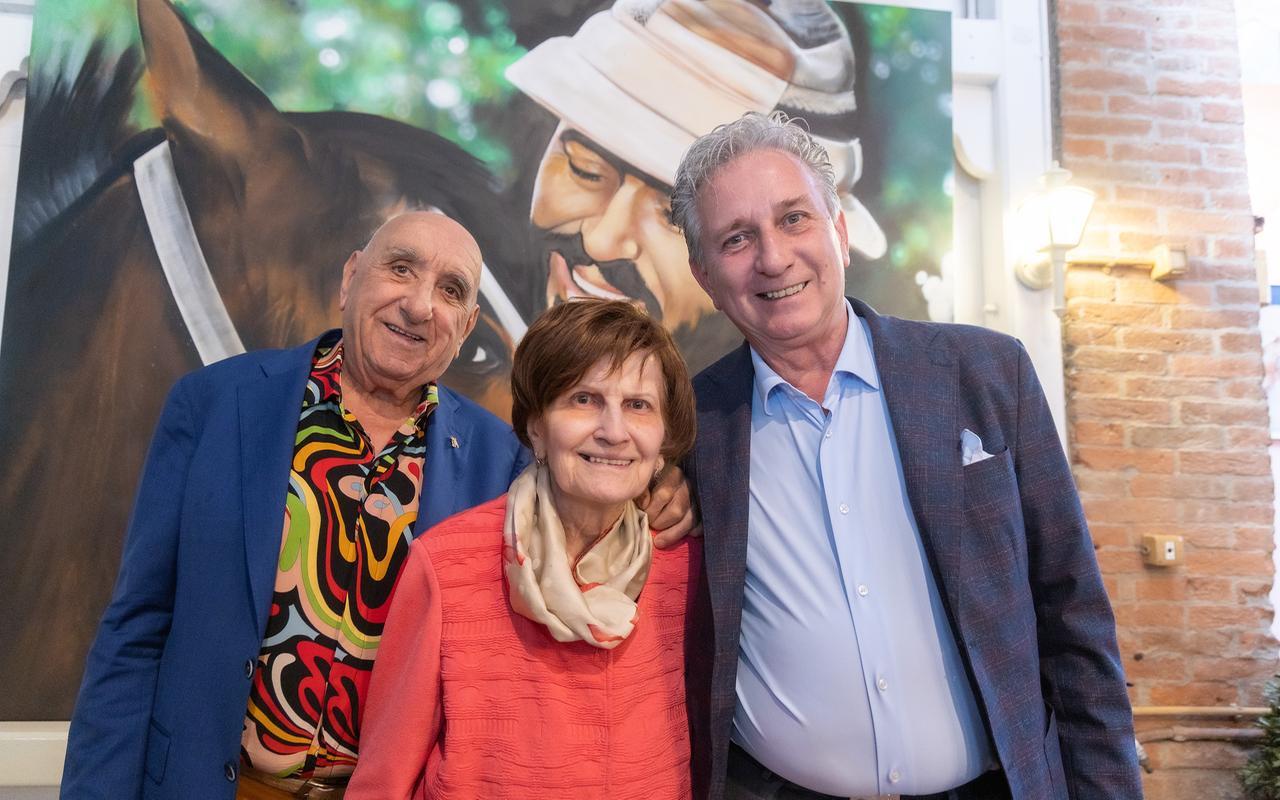 
	Cesare e Luca Cl&ograve; con la moglie e mamma Marisa

