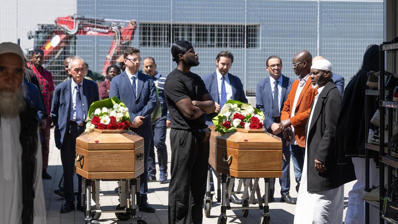 La preghiera di commiato in moschea a Modena