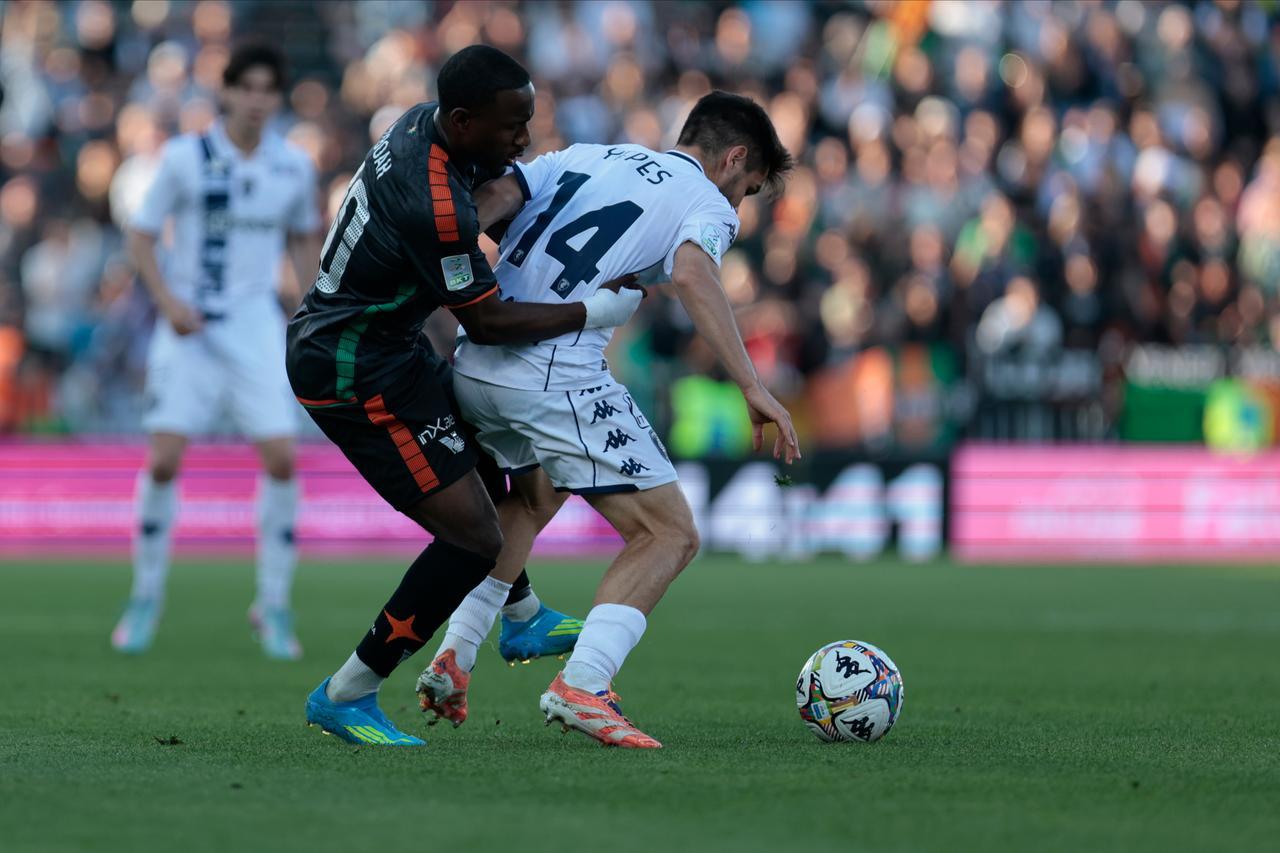 Venezia-Empoli 2-0, la capolista non si ferma: azzurri in zona playout. E c’è un dato incredibile