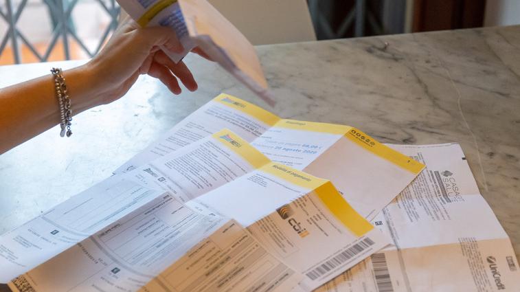 Ferrara, 21mila euro di bollette non pagate ma da anni non vive più in quella casa