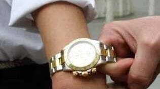 Forte dei Marmi, scippato del Rolex dentro l’hotel chiede 35mila euro di danni