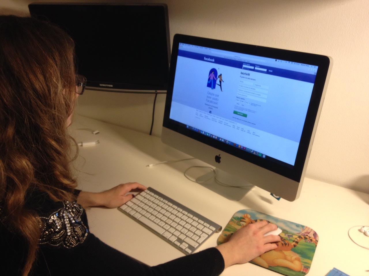 «La tua casa è un campo rom: vergognati!»: post su Facebook fa scattare la denuncia