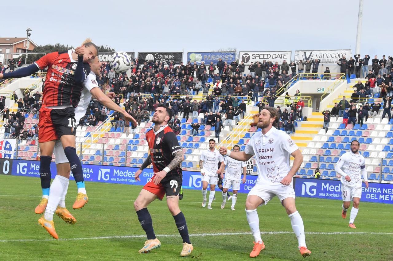 Arezzo-Torres, formazioni ufficiali: Brentan al posto dello squalificato Giorico – LA DIRETTA
