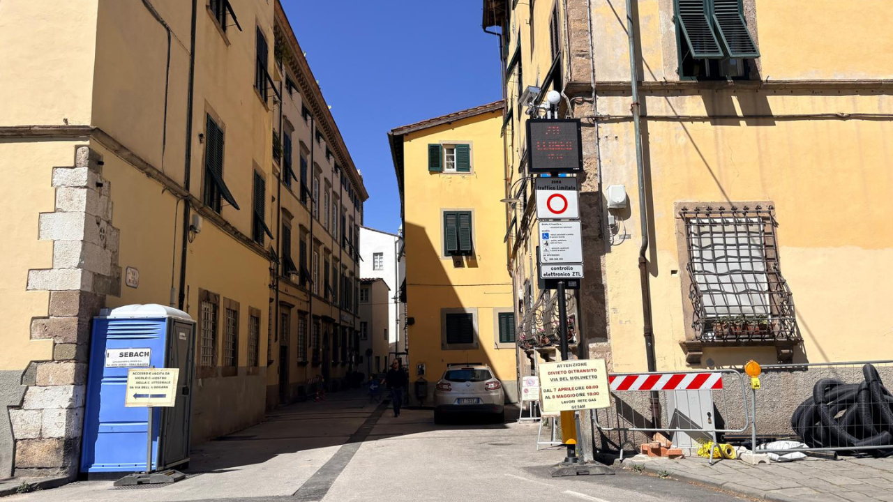 Lucca: il Comune autorizza a passare dalla Ztl, ma arrivano le sanzioni – Il caos delle “multe fantasma”