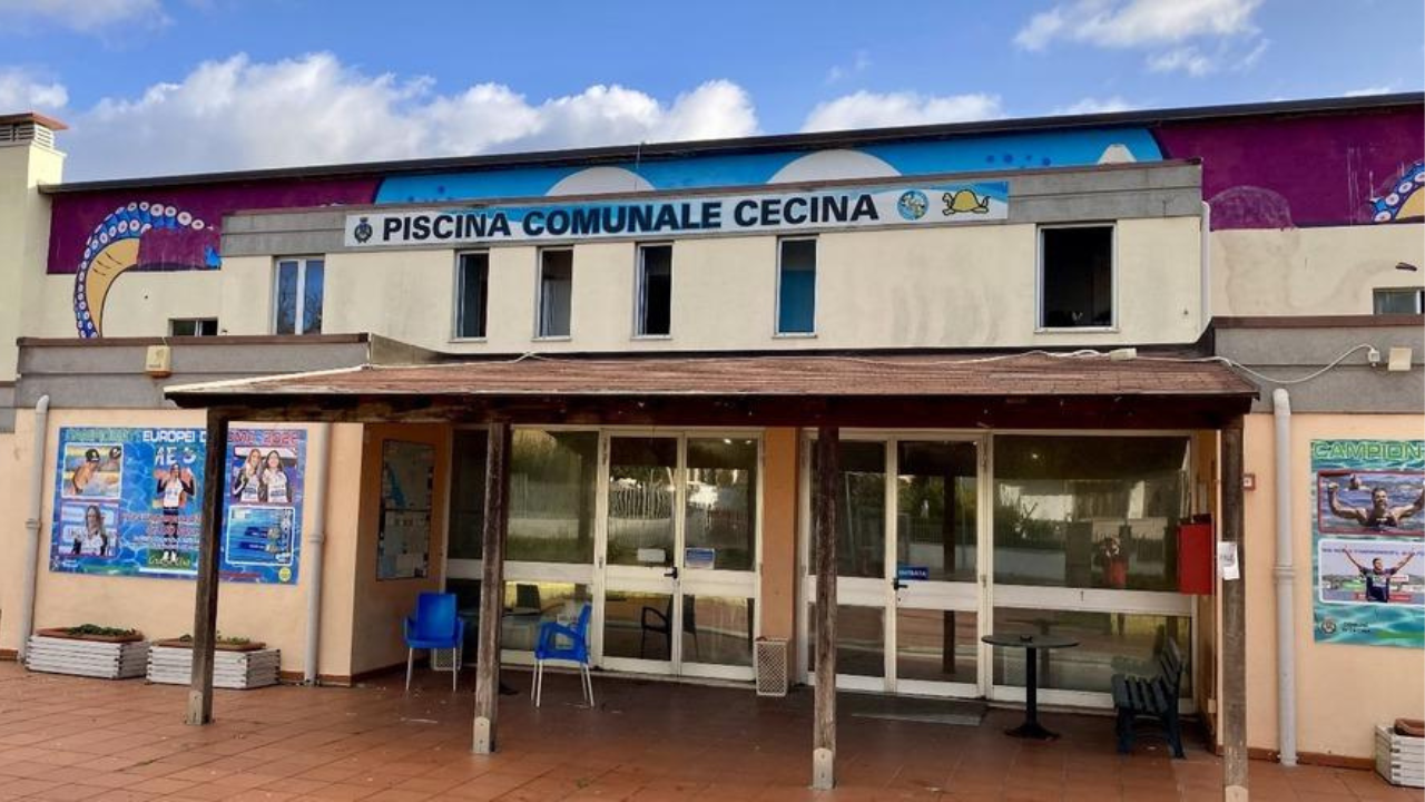 L'ingresso della piscina di Cecina