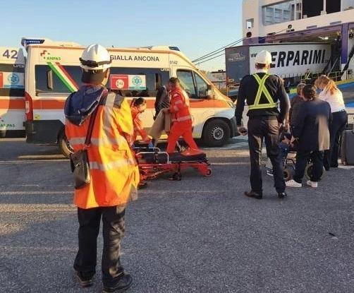 Va sulla nave per effettuare esami gratuiti ed è colpito da infarto, salvato un comacchiese