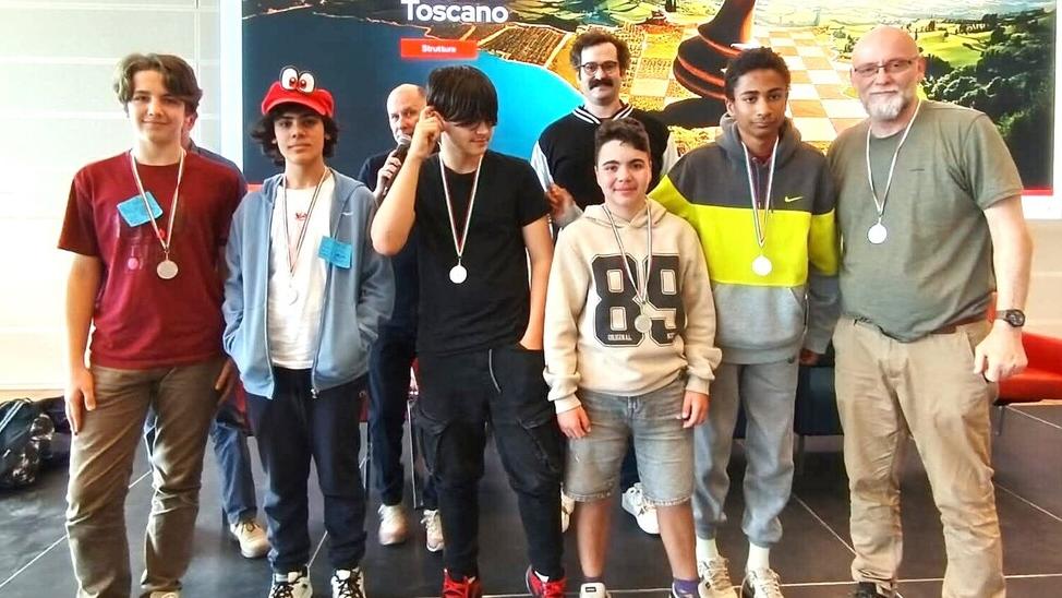 Da Collesalvetti ai Nazionali, la vittoria degli studenti scacchisti. E scatta la raccolta fondi per finanziare la trasferta