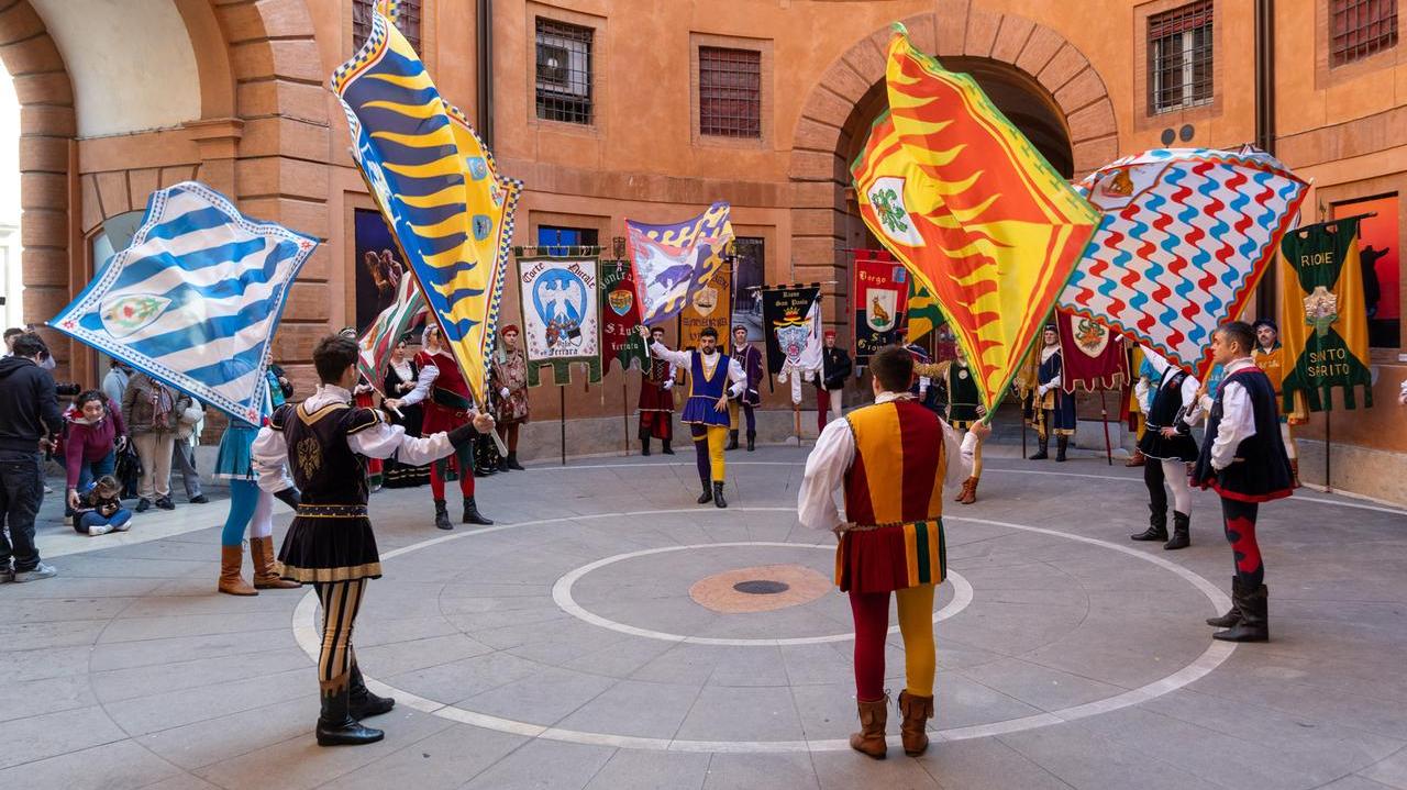 Palio di Ferrara. Terminati gli omaggi al Duca: il programma e quando saranno le corse