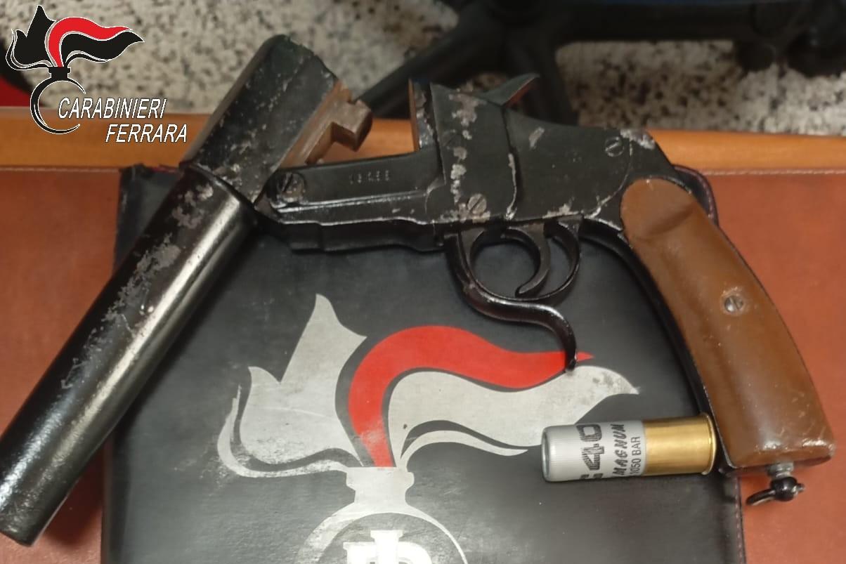 Bondeno, minaccia i sanitari: «Fatemi le analisi o torno con una rivoltella». Arrestato un 72enne