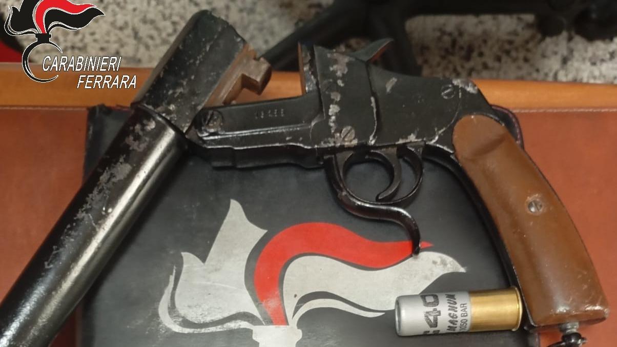 Bondeno, minaccia i sanitari: «Fatemi le analisi o torno con una rivoltella». Arrestato un 72enne