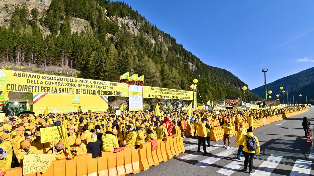 Il presidio degli agricoltori al Brennero