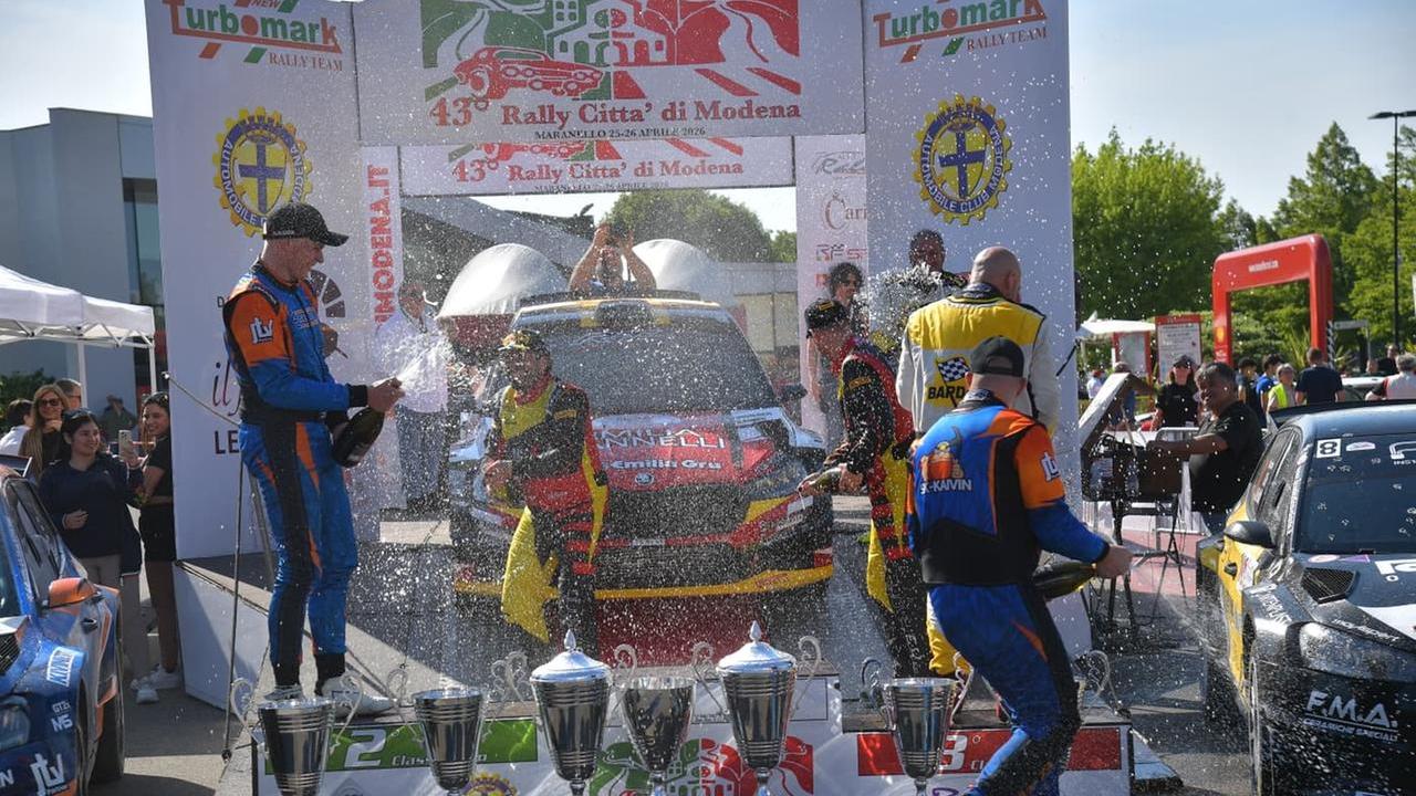 La festa sul podio di Maranello (Foto: Mario Leonelli)