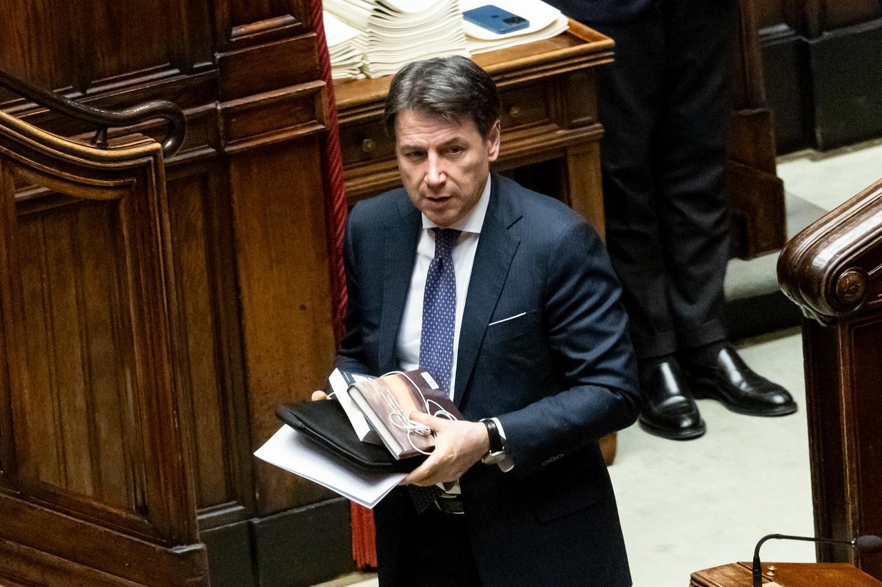 Giuseppe Conte annulla tutti gli appuntamenti: «Devo sottopormi a un intervento chirurgico»