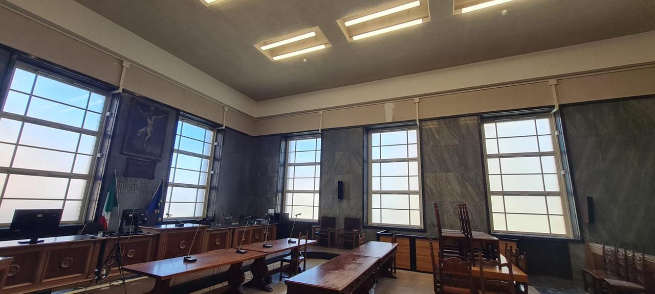 Inseguiva la moglie sfiorandola con l’auto, un uomo del Sassarese condannato: cosa è successo