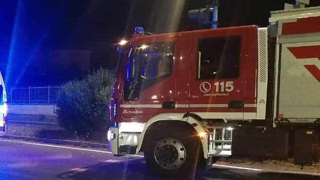 Sul posto sono intervenuti i vigili del fuoco con diversi mezzi (foto d'archivio)