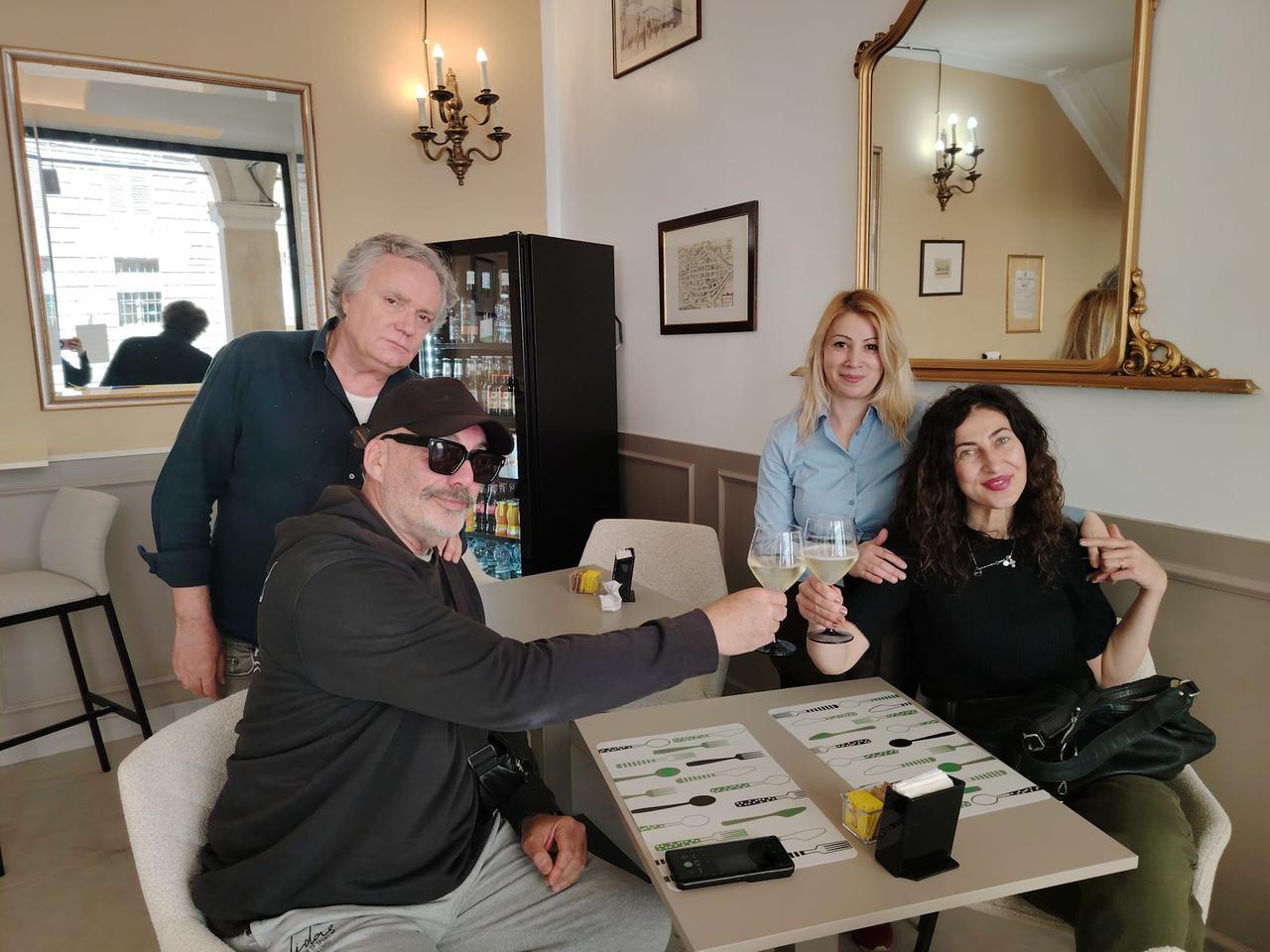 Apre un nuovo bar in via Emilia San Pietro. «Così rilanciamo questa parte di centro storico»