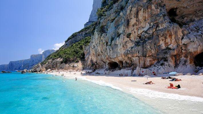 Cala dei Gabbiani, lungo la costa di Baunei