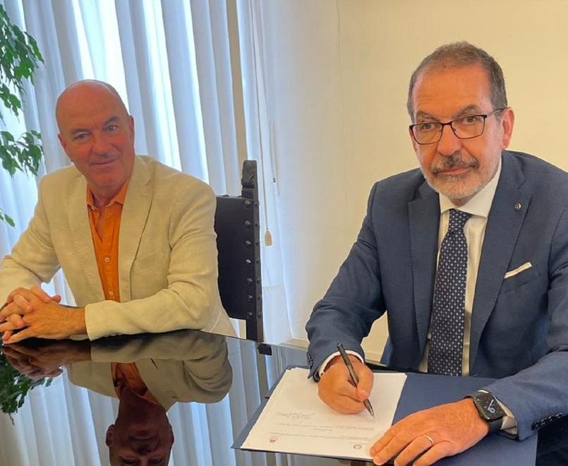 
	Il sindaco Luca Salvetti e il prefetto Giancarlo Dionisi: lo scontro &egrave; ormai quotidiano

