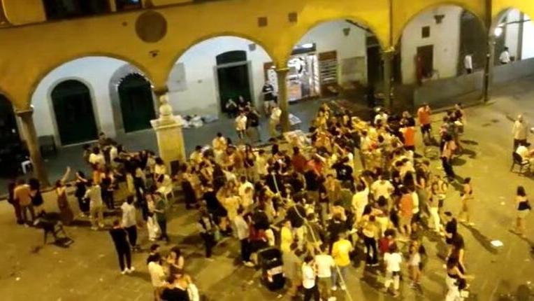 Pisa, chiuso un locale in piazza delle Vettovaglie: «Pericoloso per l’incolumità»<br>