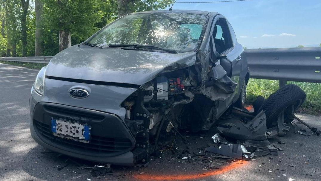 L'auto distrutta a Spilamberto