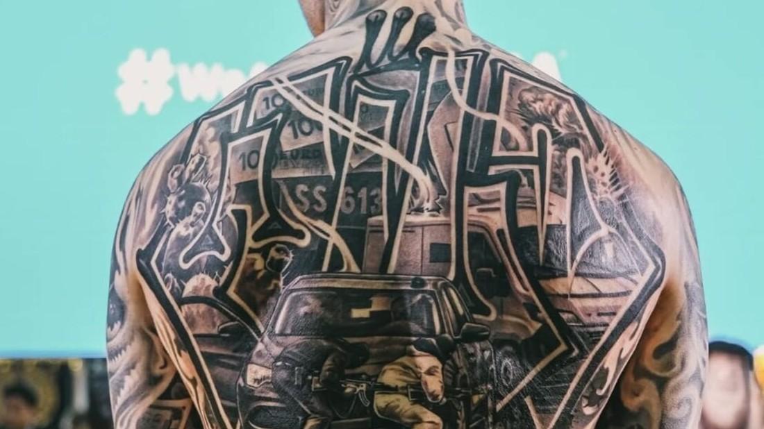 L’assalto al portavalori diventa un tatuaggio e scoppia la polemica: cosa è successo