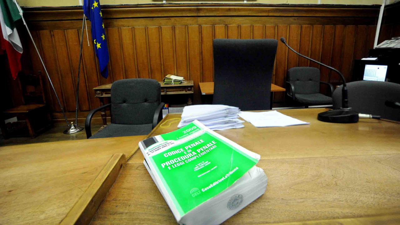 Pistoia, violenta la ex fidanzata nell’androne del palazzo: 25enne condannato