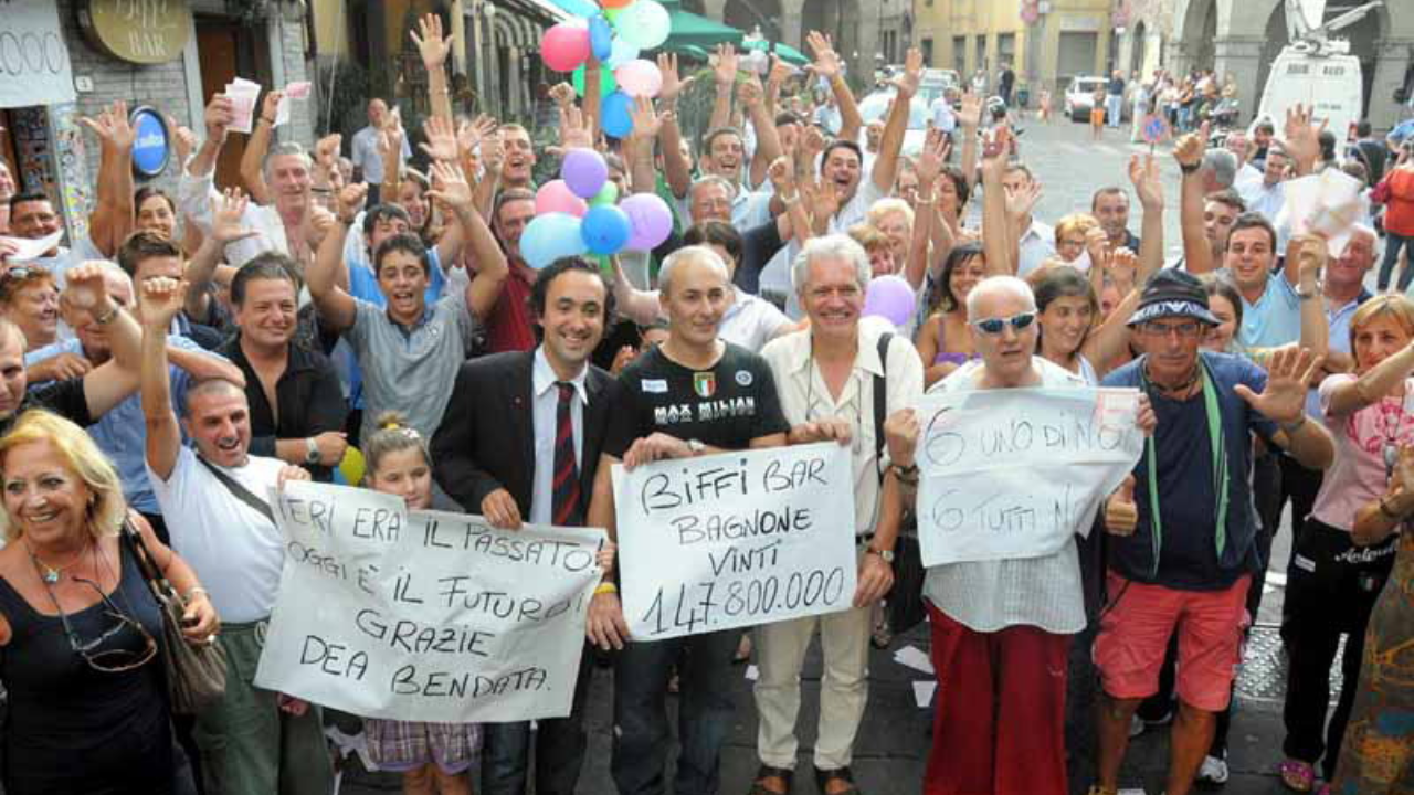 Superenalotto, l'estrazione di oggi: i numeri vincenti – Jackpot da 156 milioni di euro