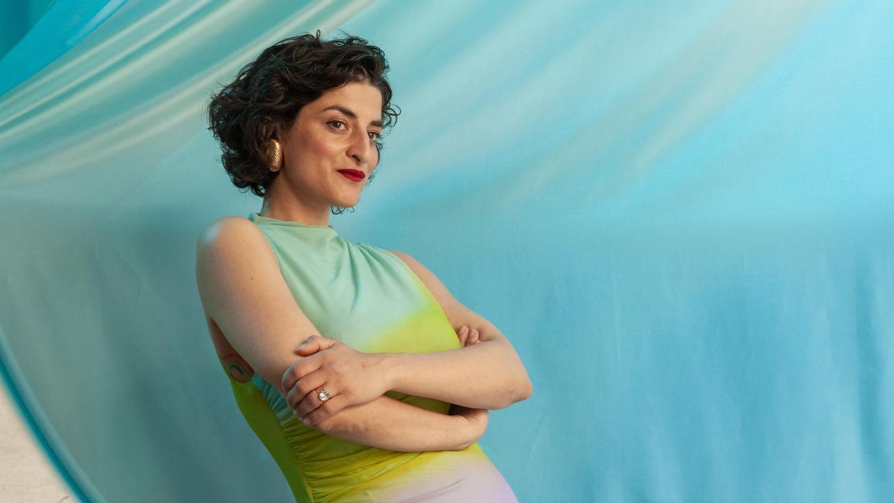 
	Sara Ricciardi con "Alma water" (credit Amir Farzad)

