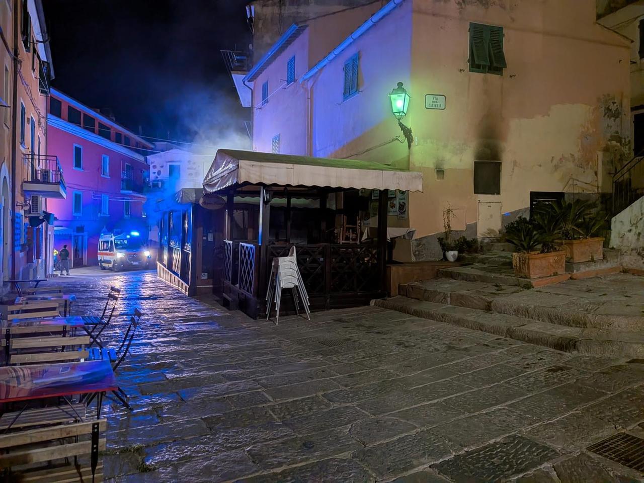 Porto Azzurro, incendio in un ristorante nella notte