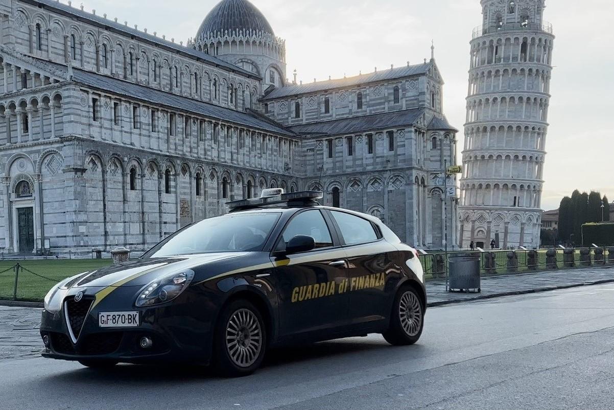 Pisa, imprenditore “svuota” la società per sottrarre beni ai creditori: denunciato