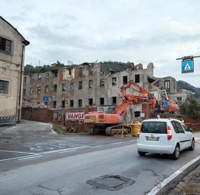 
	La demolizione di parte dei fabbricati nel 2017 (foto Nucci)

