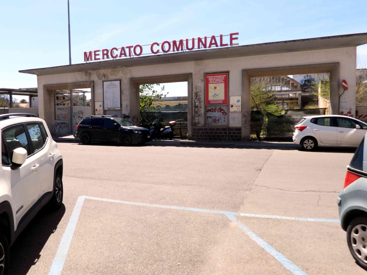 Oristano la struttura abbandonata del Mercato Comunale in via Mariano IV