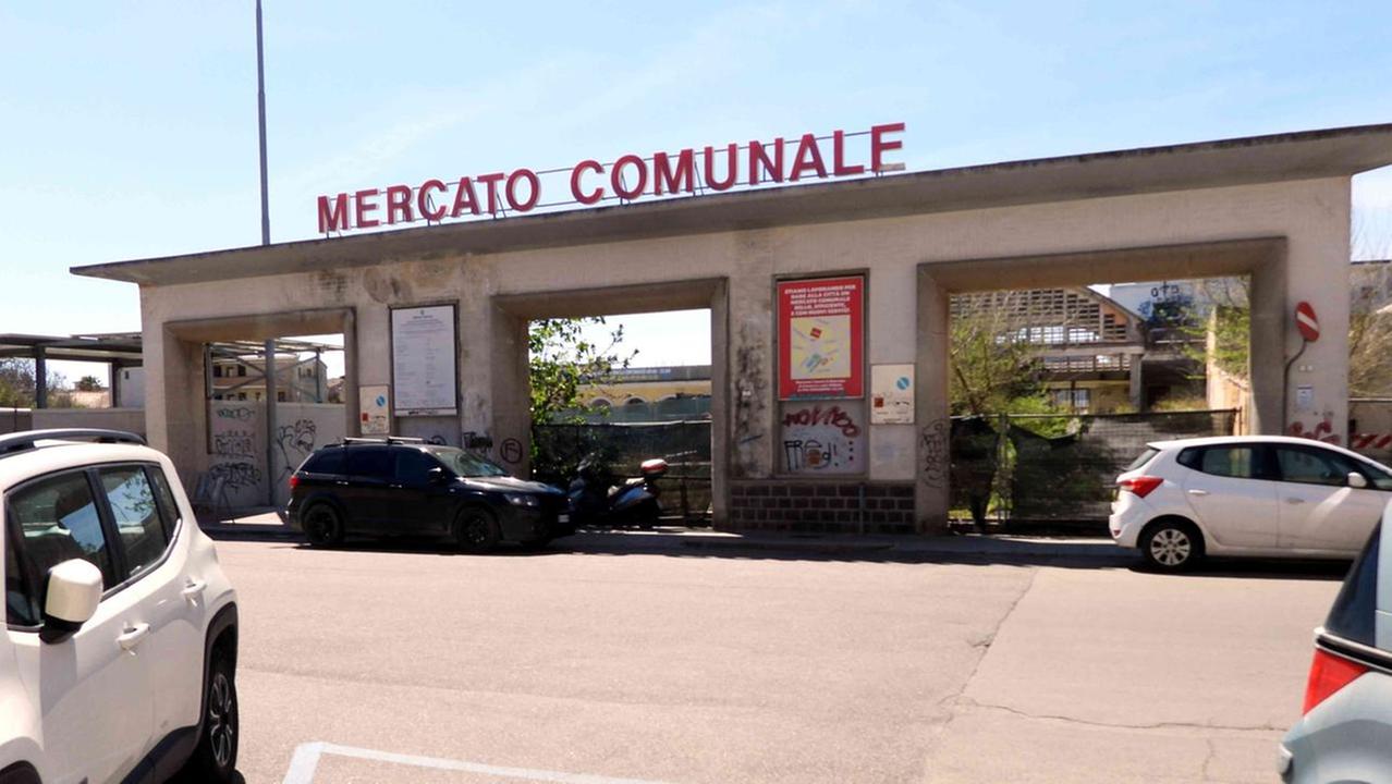Oristano la struttura abbandonata del Mercato Comunale in via Mariano IV